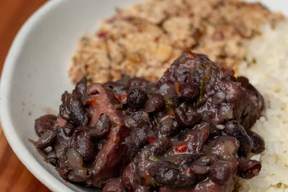 Feijoada Light, Arroz Branco e Farofa com castanha