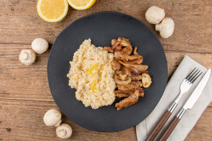 Iscas de Mignon Suíno com Cogumelos com Risoto de Limão Siciliano