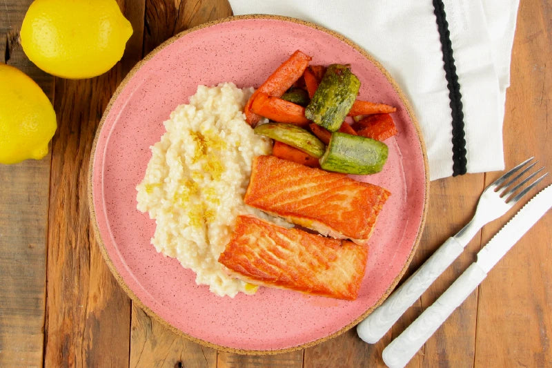Salmão Grelhado, Risoto de Limão Siciliano e Legumes Grelhados