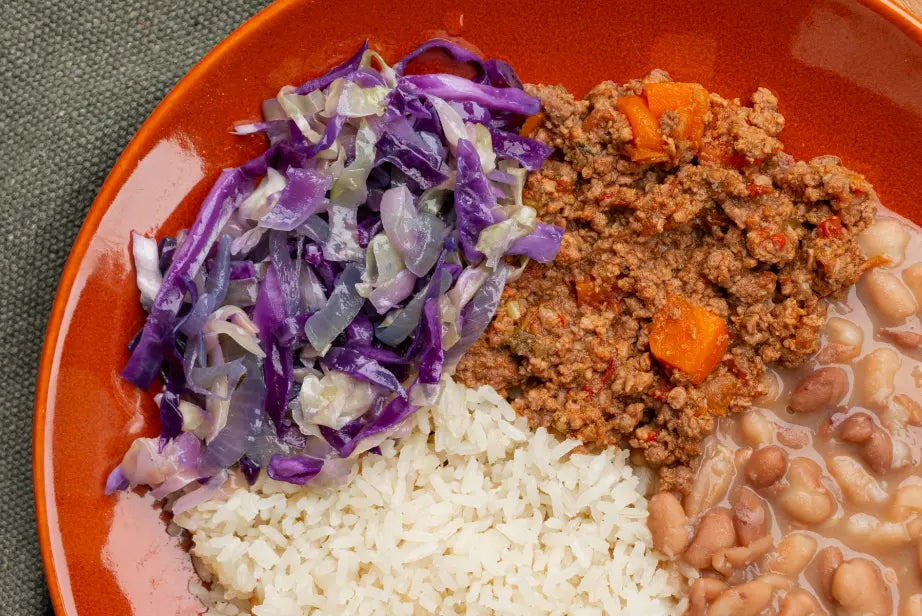 Carne Moída, Arroz Branco, Repolho Refogado e Feijão Carioca