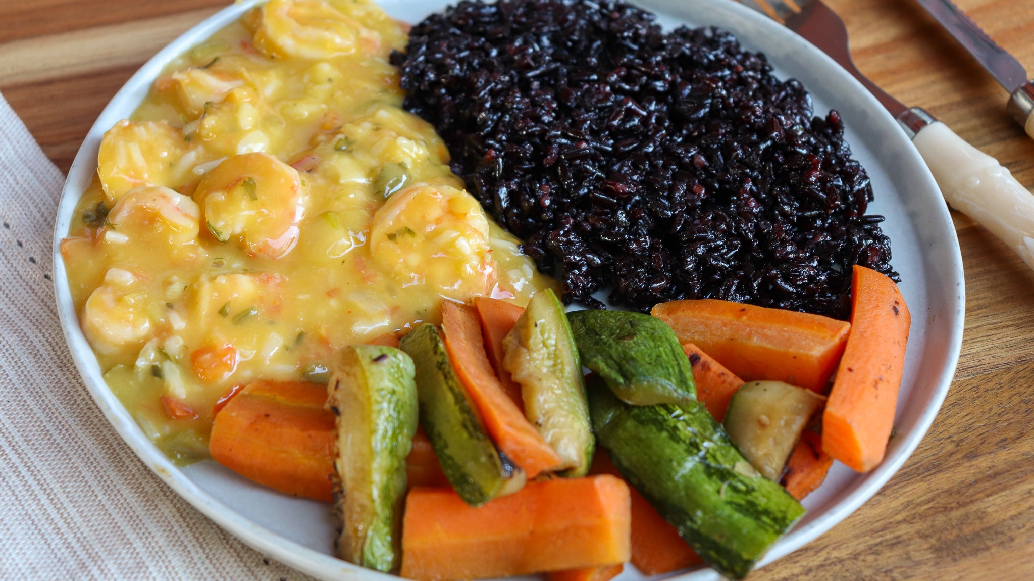 Bobó de Camarão, Arroz Negro e Legumes Grelhados