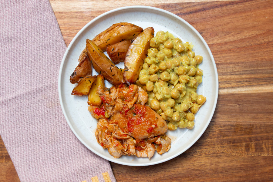 Sobrecoxa da Vovó Lourdes, Curry de Grão de Bico e Batata Rústica com Alecrim