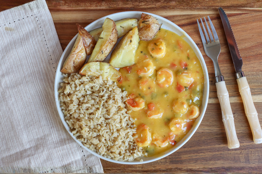 Bobó de Camarão, Arroz Integral e Batata Rústica com Alecrim