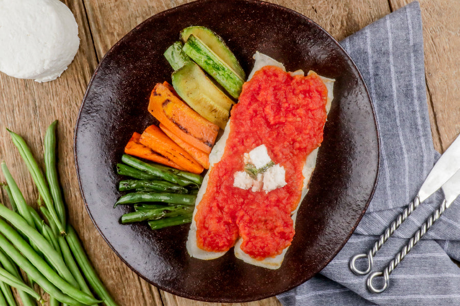 Panqueca de Ricota e Espinafre com Molho de Tomate e Legumes Grelhados