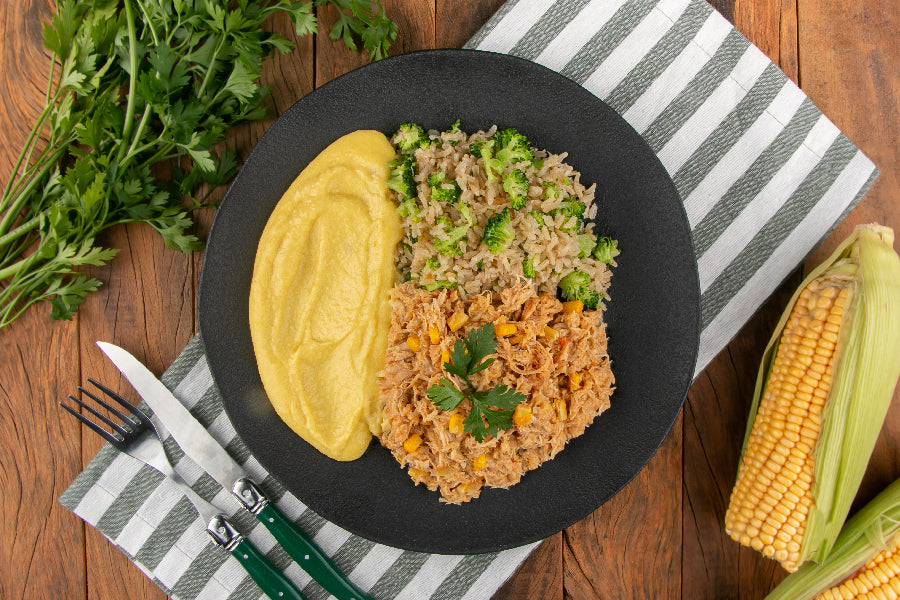 Frango Desfiado da Cumbuca, Arroz com Brócolis e Creme de Milho