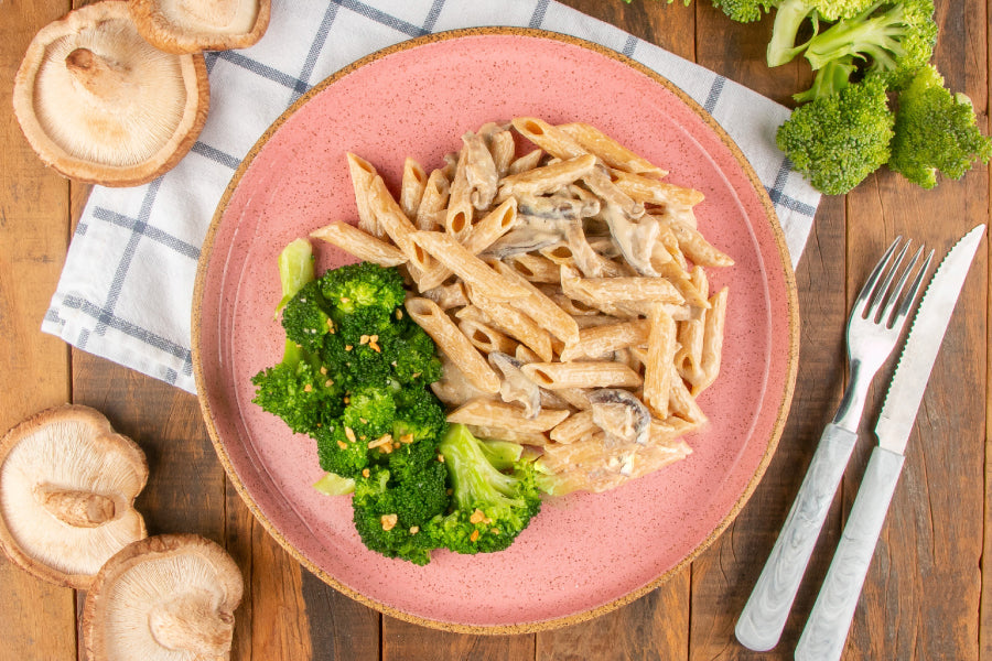 Penne ao Molho de Shitake com Brócolis ao Alho