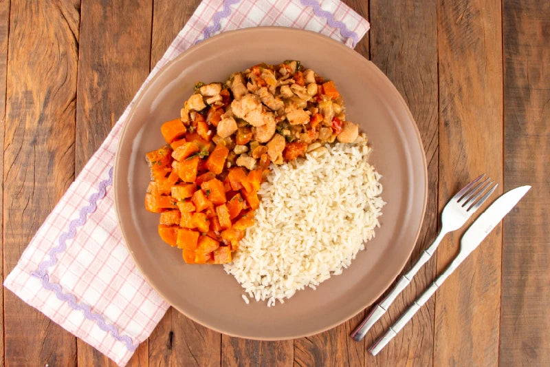 Frango Xadrez, Arroz Branco e Cenoura Salteada
