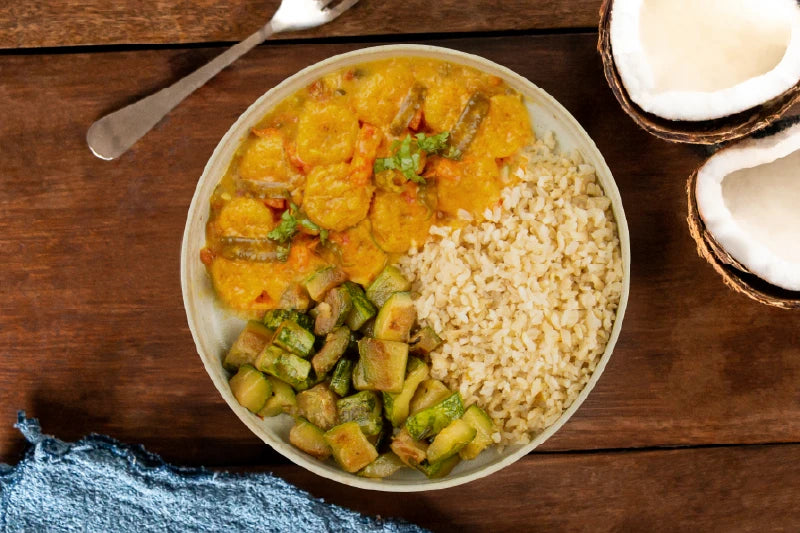 Moqueca de Banana da Terra, Arroz Integral e Abobrinha Refogada