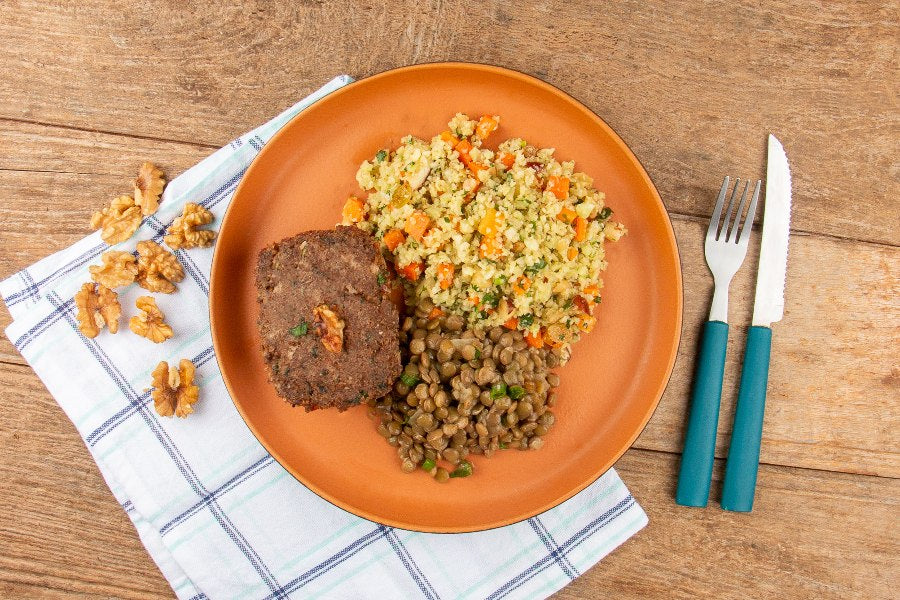 Quibe Recheado com Carne e Nozes, Lentilha e Arroz de Couve-Flor com Castanhas