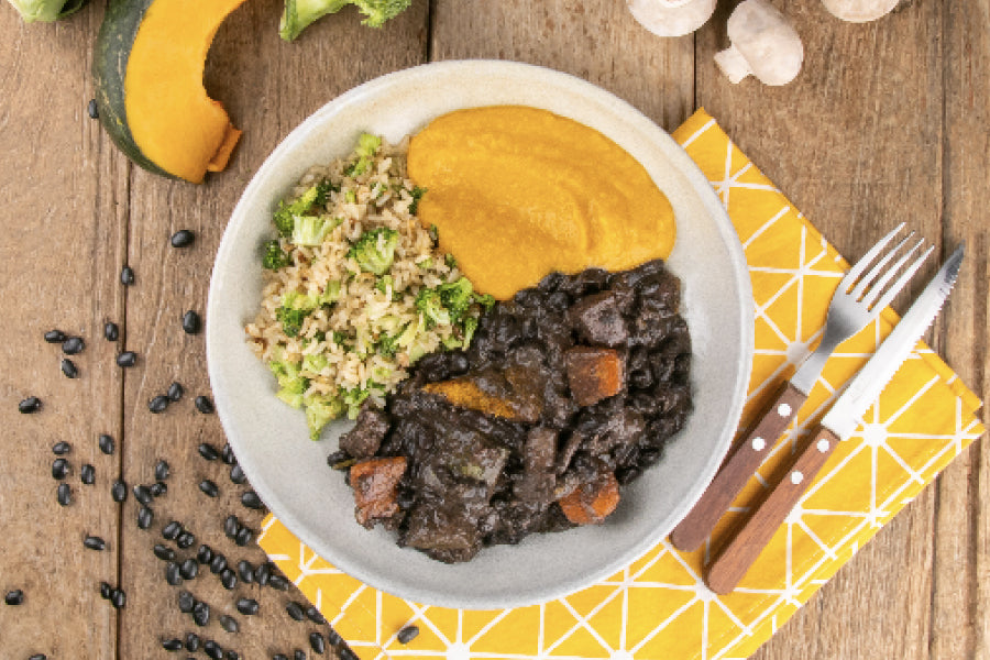 Feijoada Vegana com Arroz com Brócolis e Purê de Abóbora Cabotian