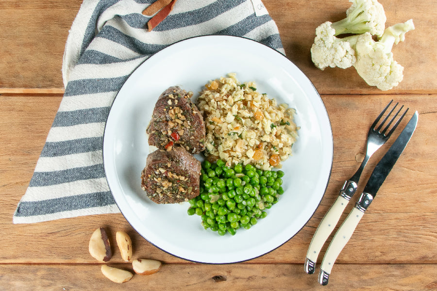 Filé Mignon com Chimichurri, Ervilha Refogada e Arroz de Couve-Flor com Castanhas