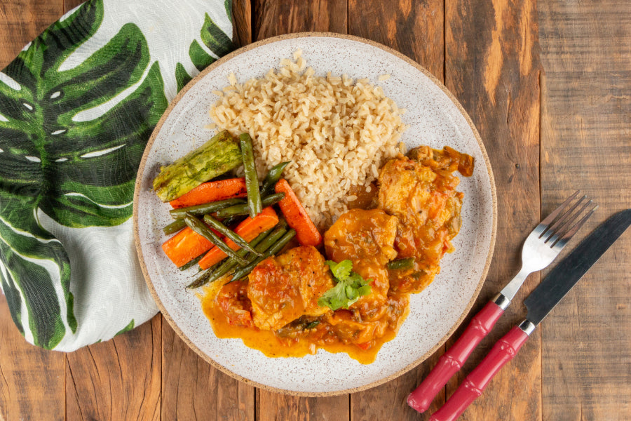 Moqueca de Peixe, Arroz Integral e Legumes Grelhados