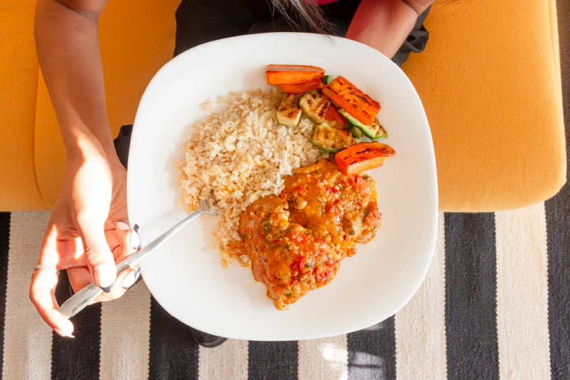 Sobrecoxa da Vovó Lourdes, Arroz Integral e Legumes Grelhados