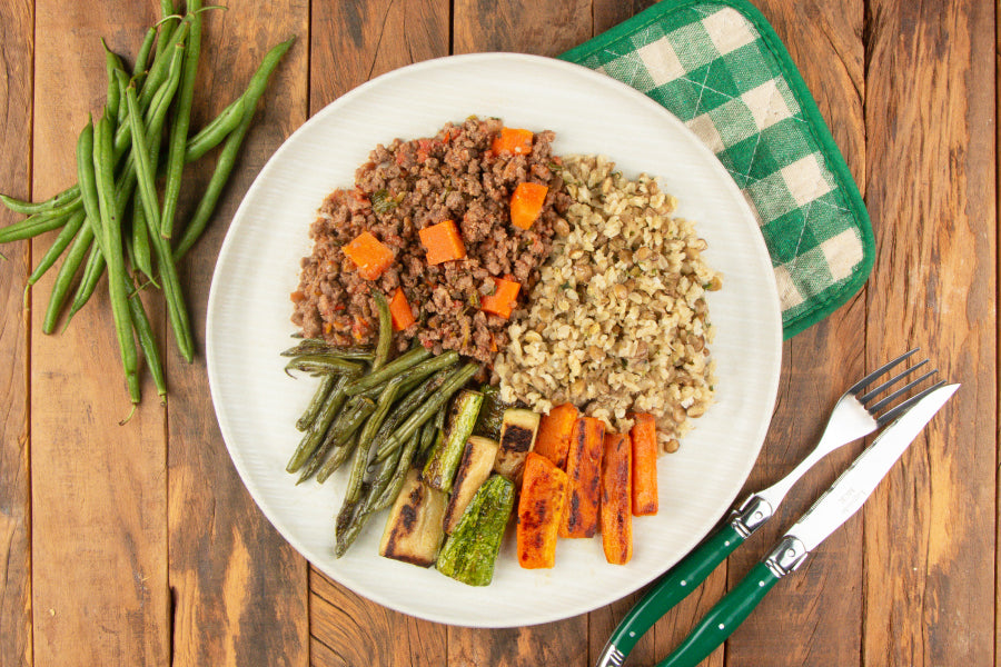 Carne Moída, Arroz Integral com Lentilha e Cebola Roxa e Legumes Grelhados