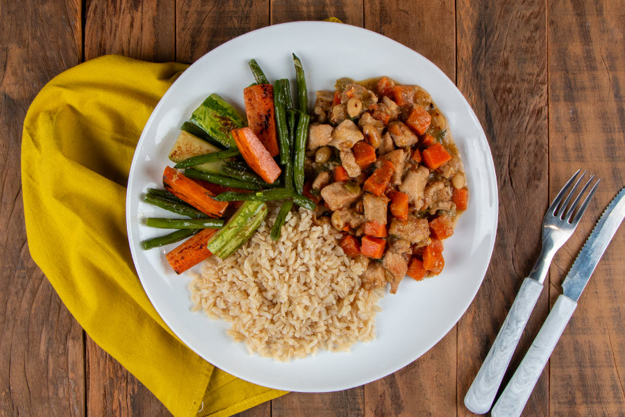 Frango Xadrez, Arroz Integral e Legumes Grelhados