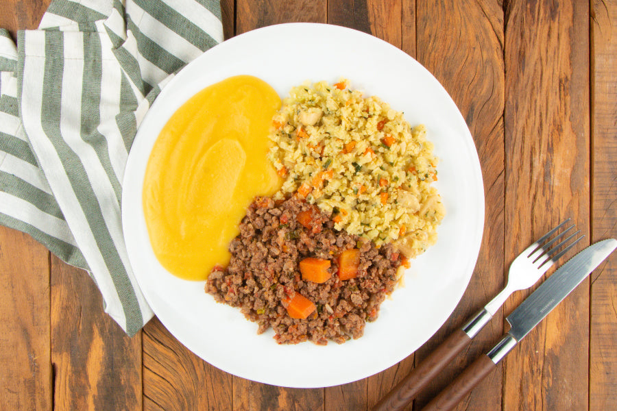 Carne Moída, Purê de Mandioquinha e Arroz de Couve-Flor com Castanhas