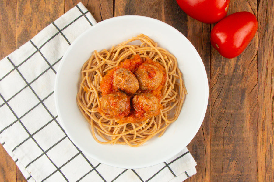 Almôndega de Frango com Molho de Tomate e Espaguete Integral com Molho de Tomate