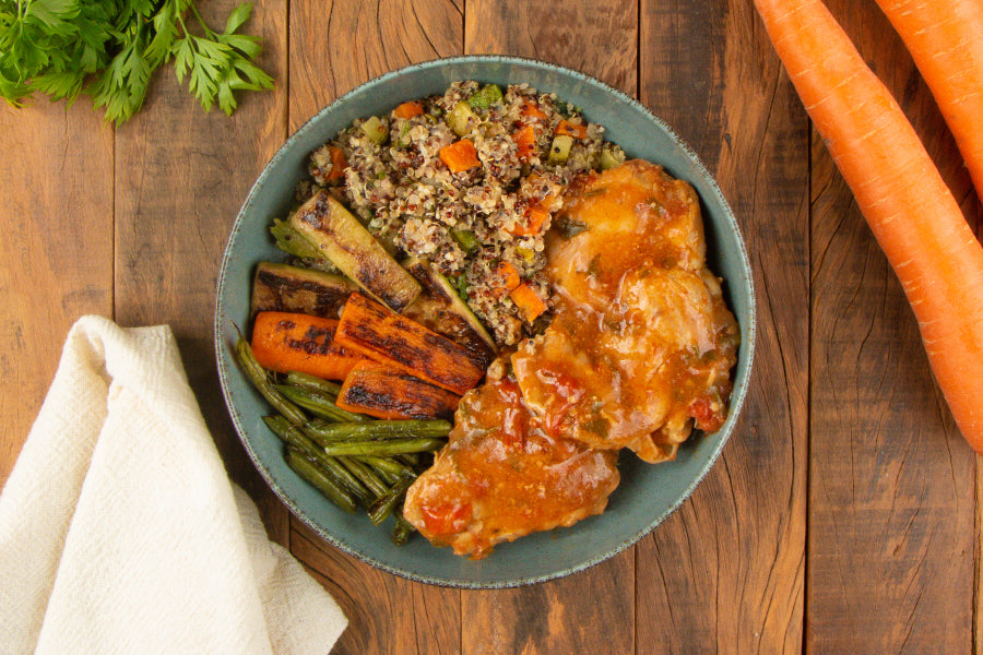 Sobrecoxa da Vovó Lourdes, Mix de Quinoa com Alho Poró e Legumes Grelhados