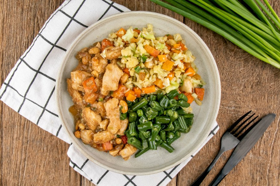 Frango Xadrez, Arroz de Couve-Flor com Castanhas e Vagem com Gergelim Torrado