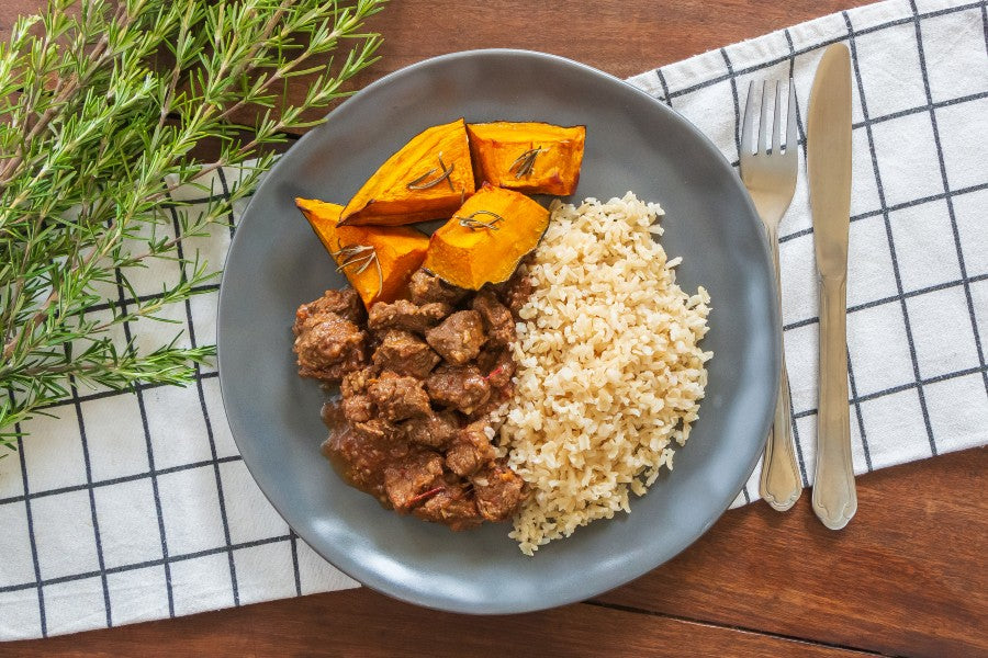 Picadinho de Carne, Arroz Integral e Abóbora Cabotian Assada