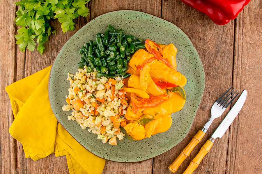 Moqueca de Peixe com Arroz de Couve-Flor com Castanhas e Vagem com Gergelim Torrado