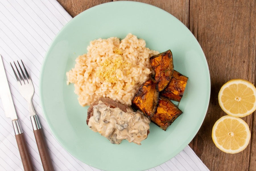 Filé Mignon com Molho de Shimeji, Risoto de Limão Siciliano e Abóbora Cabotian Assada