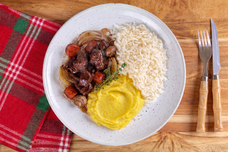 Boeuf Bourguignon, Arroz Branco e Purê de Mandioquinha