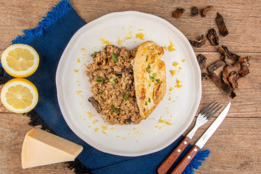 Filé de Frango com Limão Siciliano e Hortelã e Risoto de Funghi