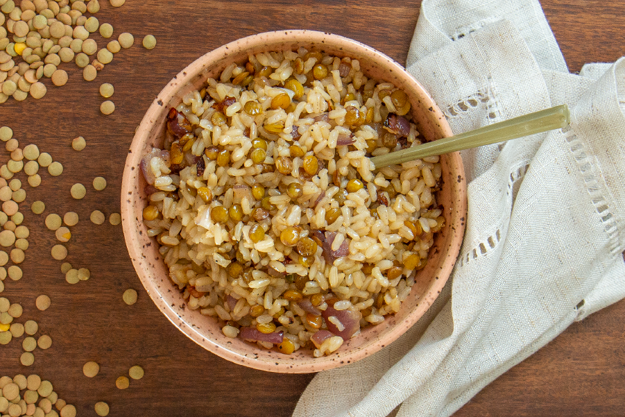 Arroz Integral com Lentilha e Cebola Roxa